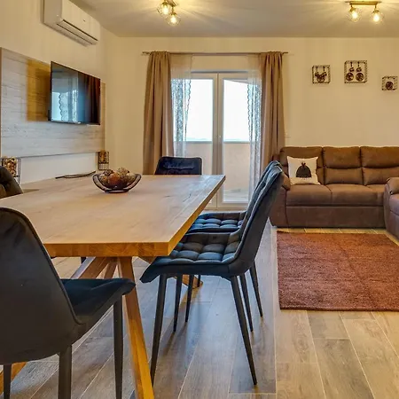 Oliva Vallis Lejlighed