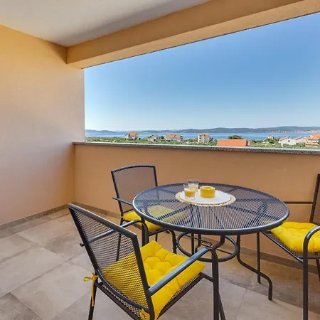 Oliva Vallis Lejlighed